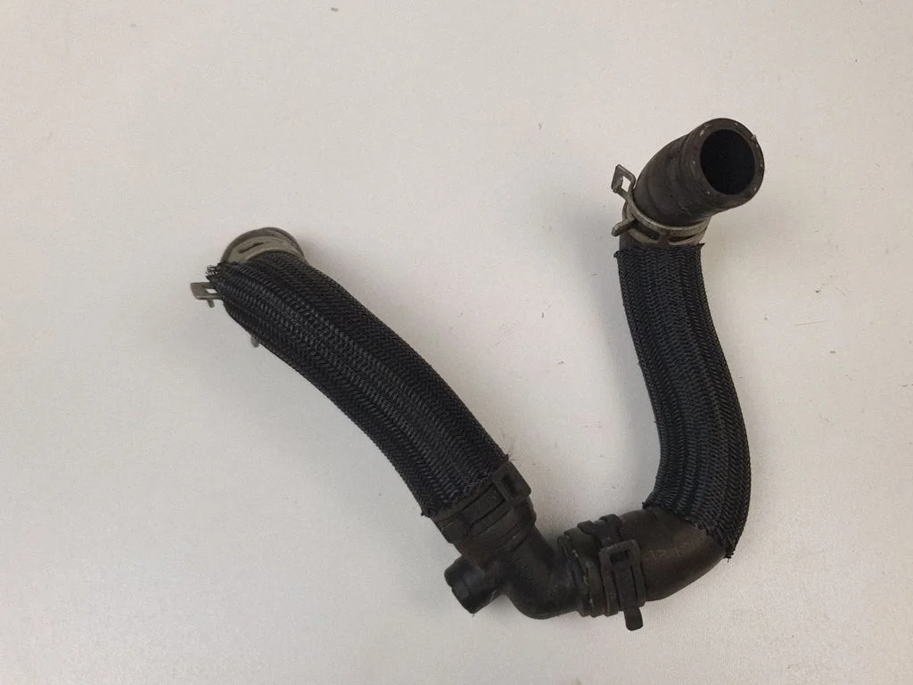 Engine coolant pipe/hose