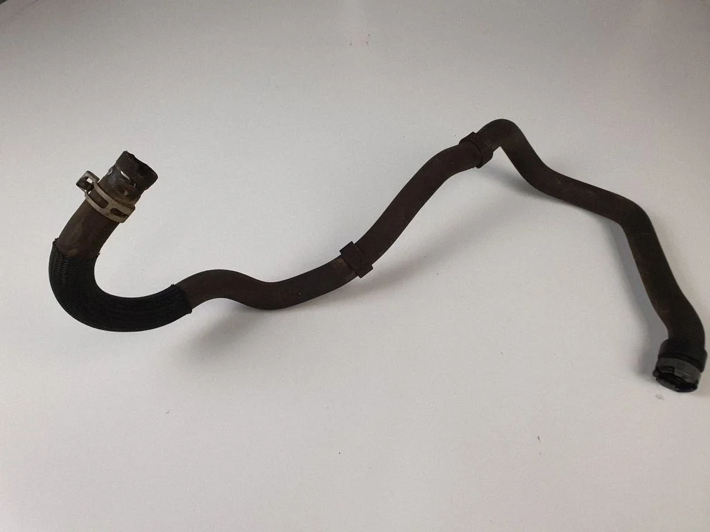 Engine coolant pipe/hose