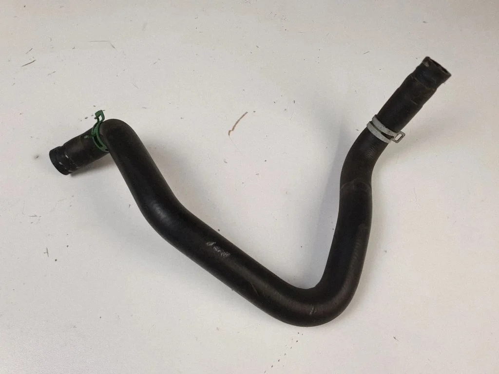 Engine coolant pipe/hose