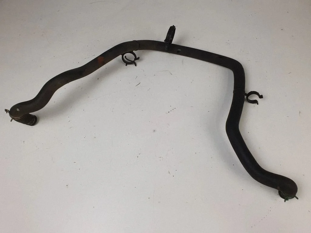 Engine coolant pipe/hose