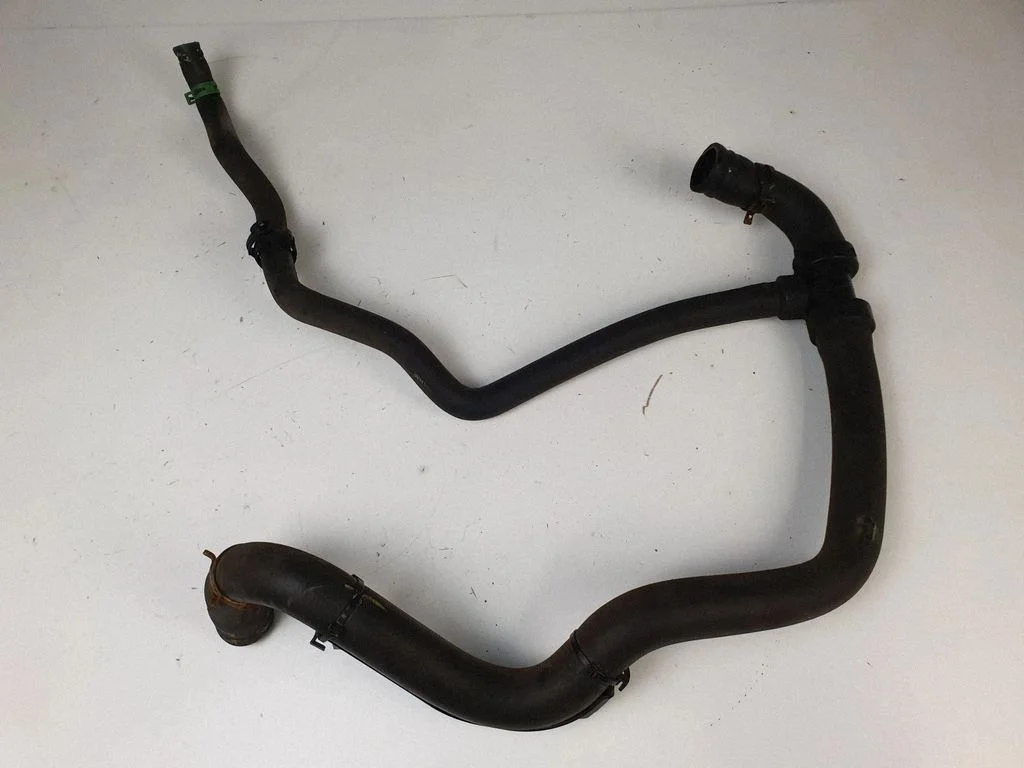 Engine coolant pipe/hose