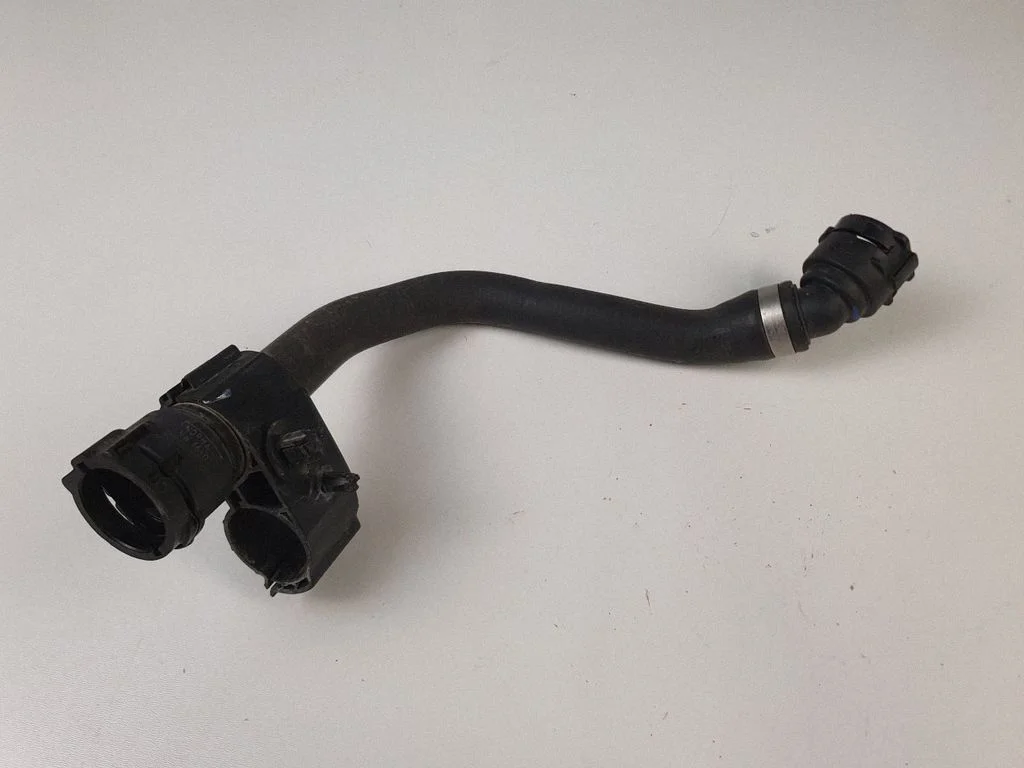 Engine coolant pipe/hose