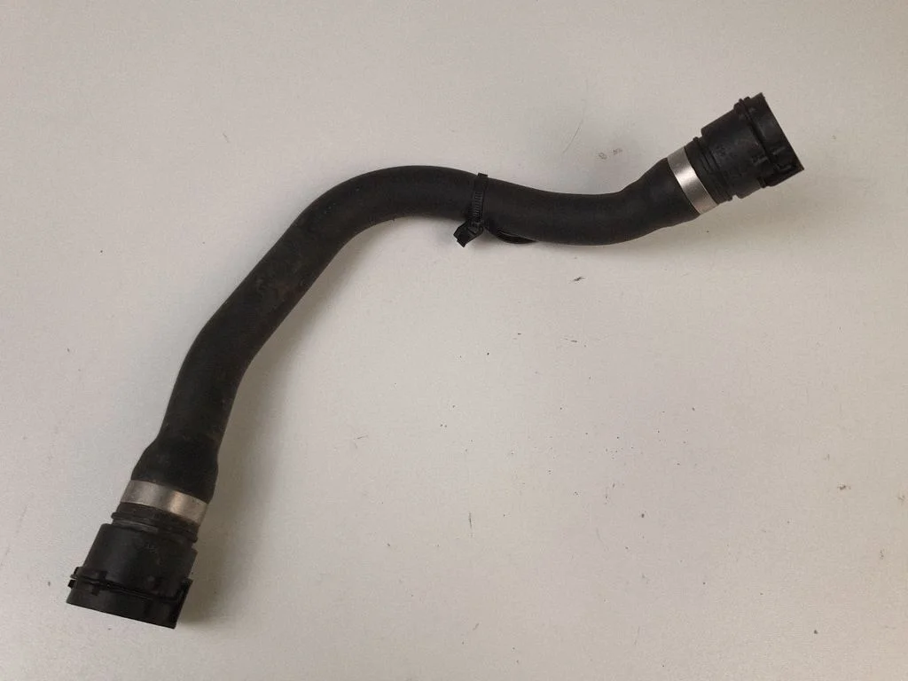 Engine coolant pipe/hose