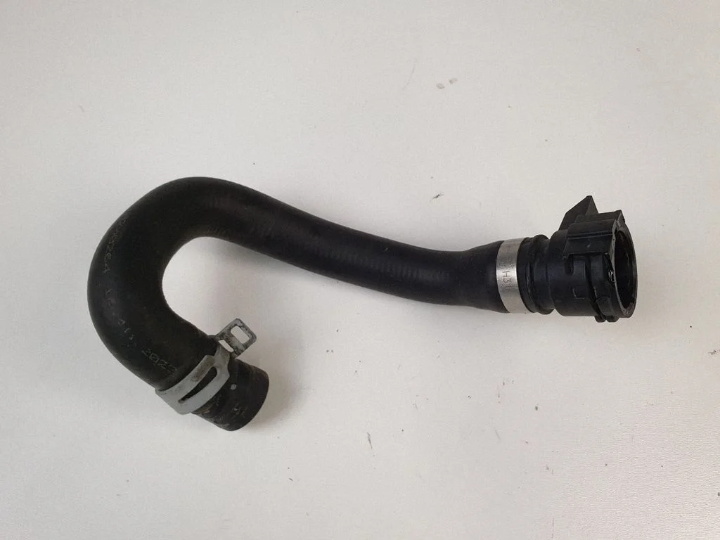 Engine coolant pipe/hose
