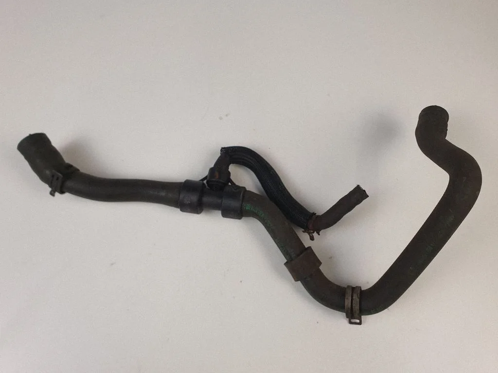 Engine coolant pipe/hose