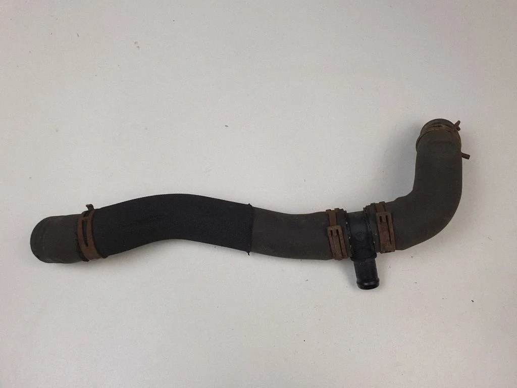 Engine coolant pipe/hose