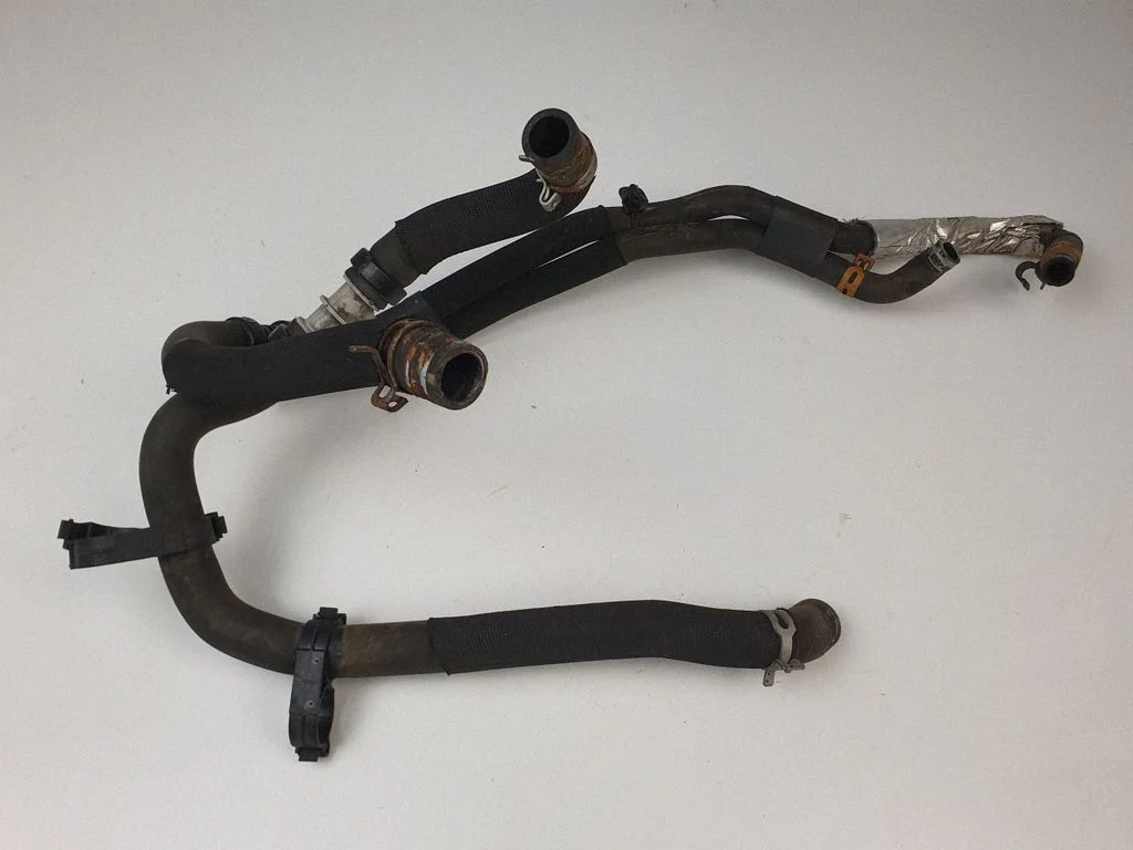 Engine coolant pipe/hose