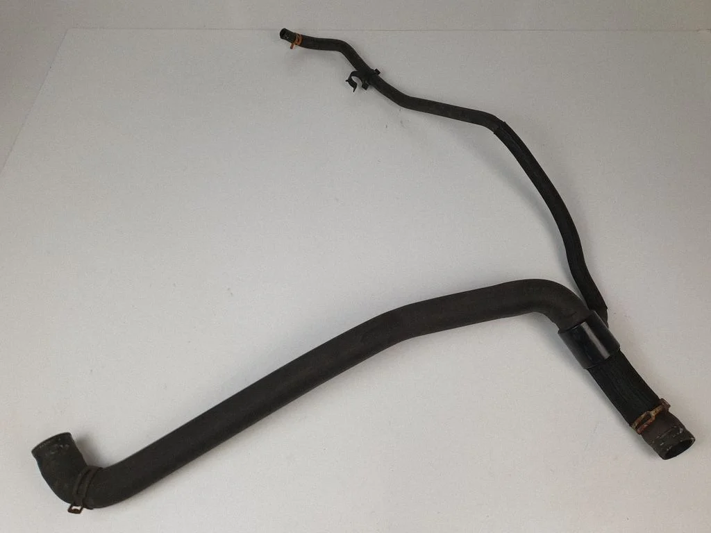 Engine coolant pipe/hose