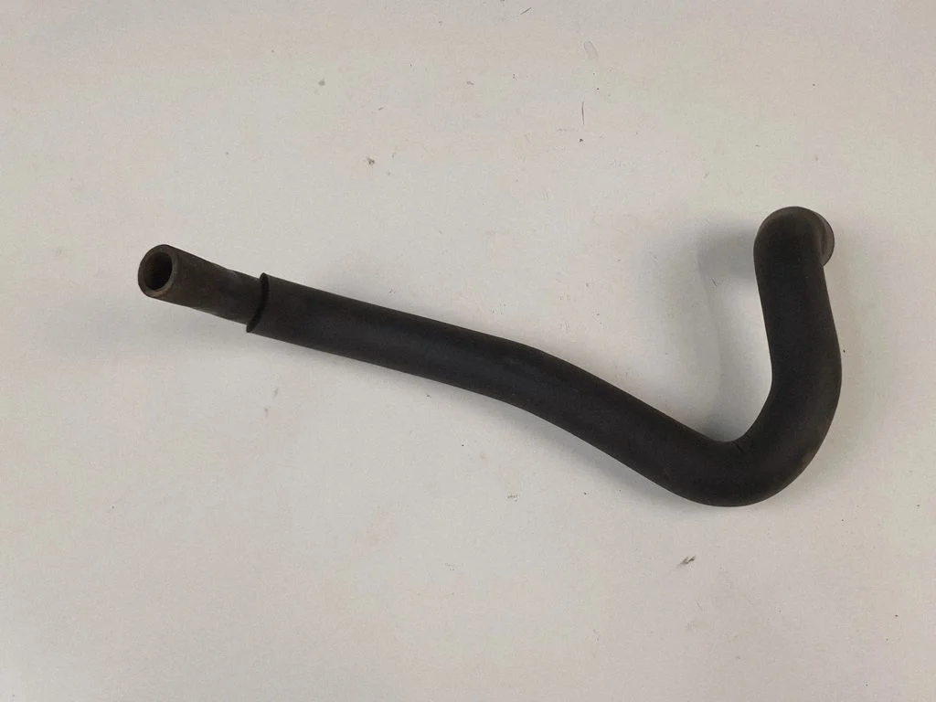 Engine coolant pipe/hose A6398321823
