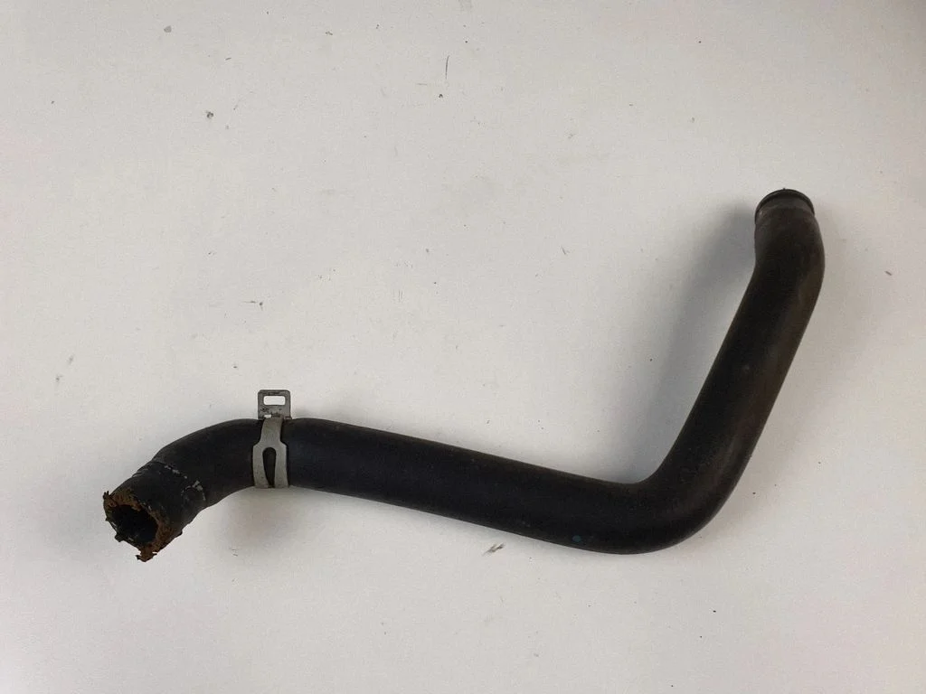 Engine coolant pipe/hose A6398321093