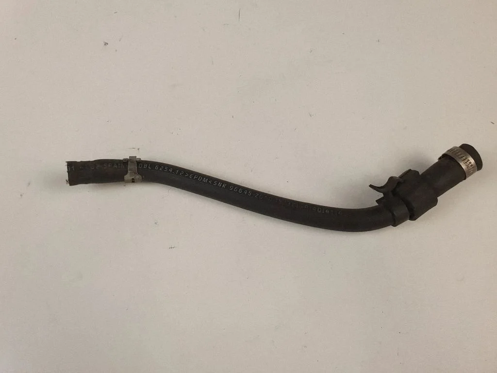 Engine coolant pipe/hose
