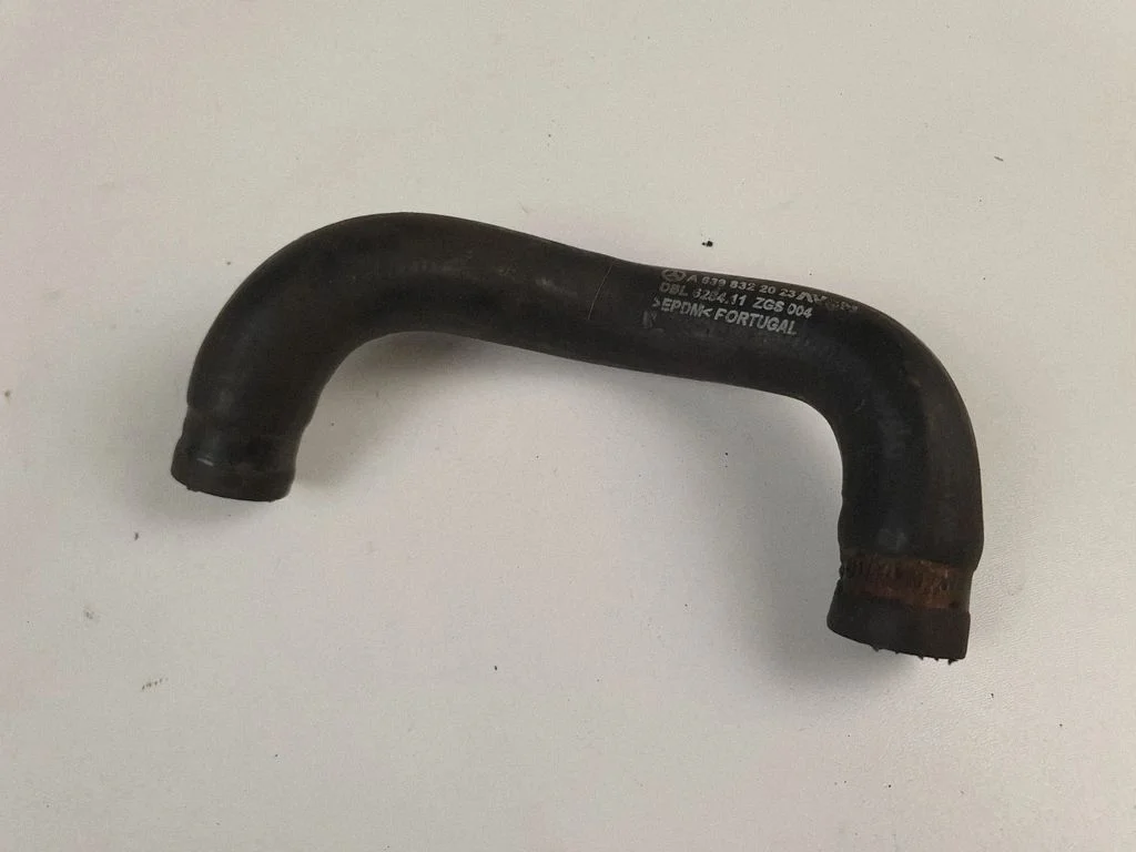 Engine coolant pipe/hose A6398322023