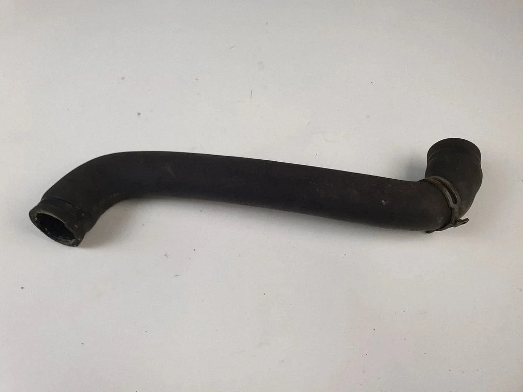Engine coolant pipe/hose A6395014382