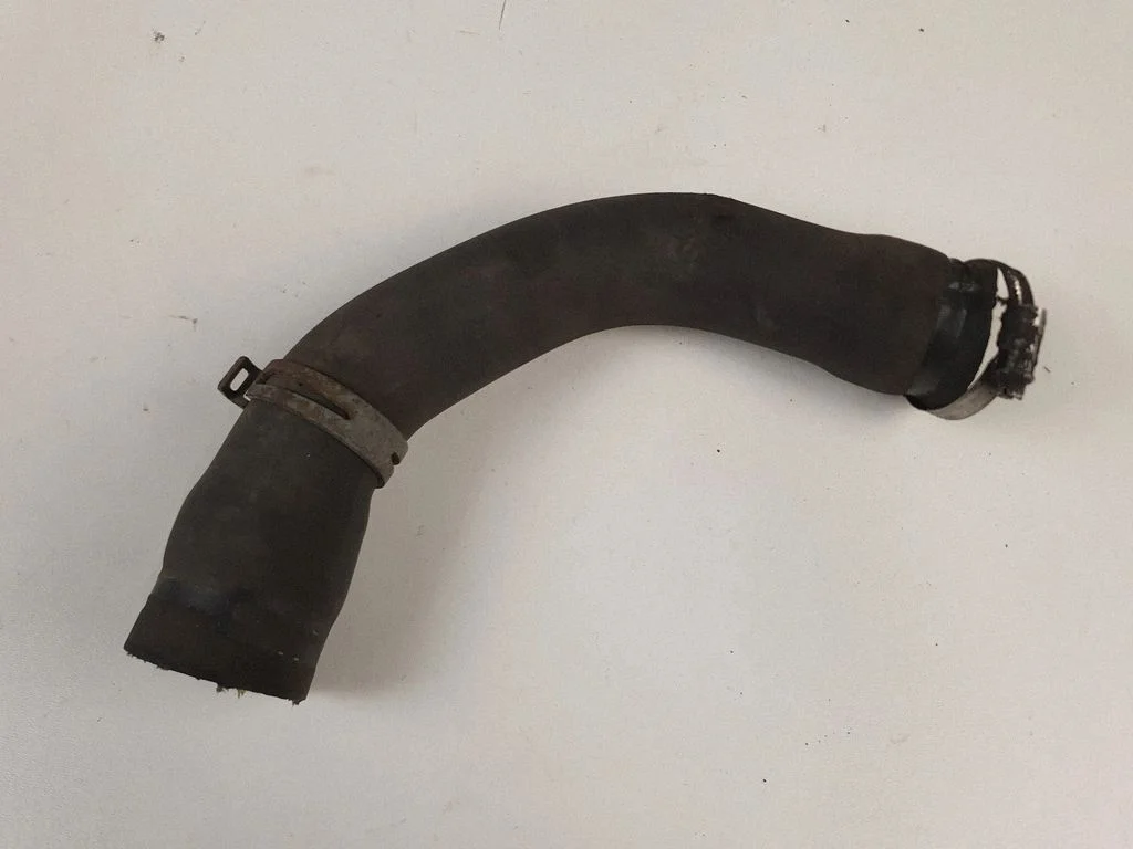 Engine coolant pipe/hose