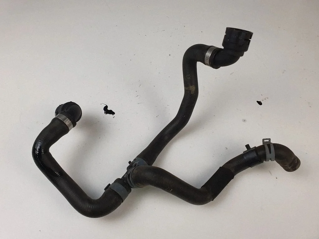 Engine coolant pipe/hose 8R0819334AE