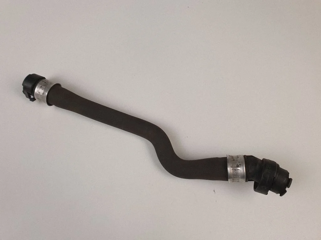Engine coolant pipe/hose