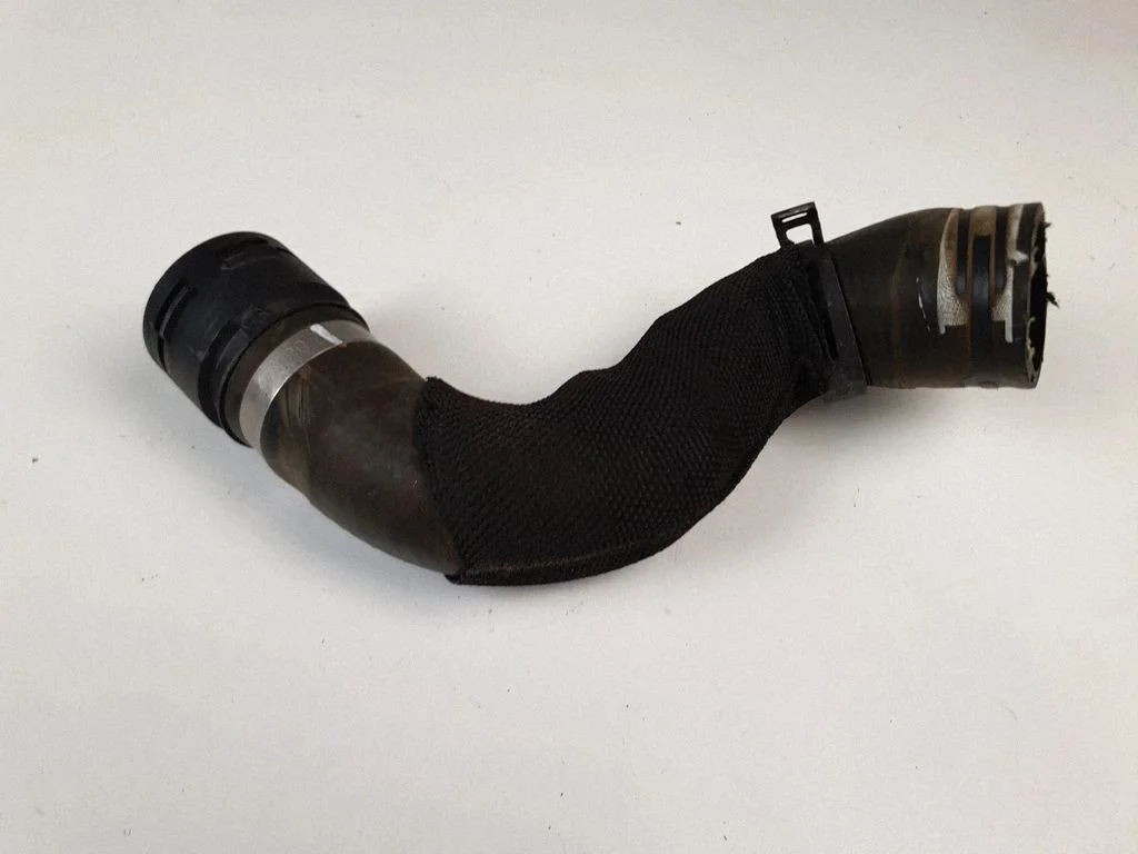 Engine coolant pipe/hose 8R0121101J