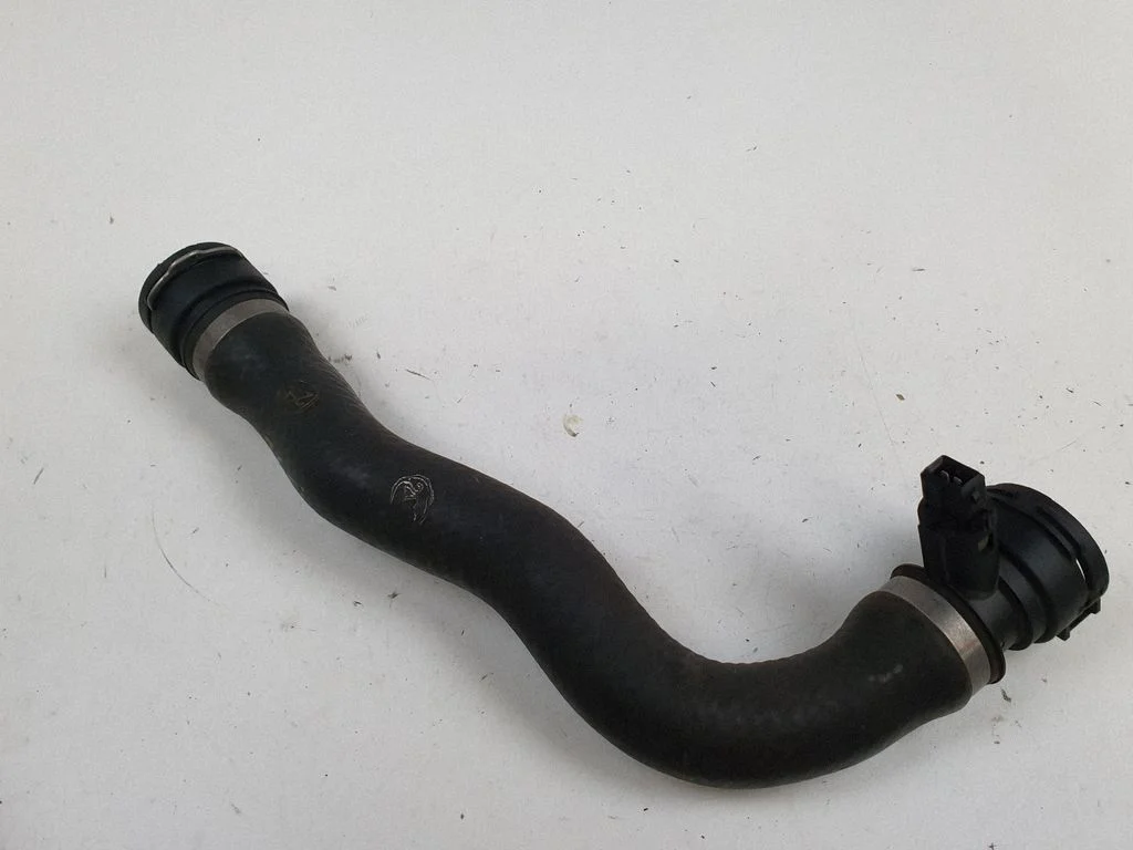 Engine coolant pipe/hose