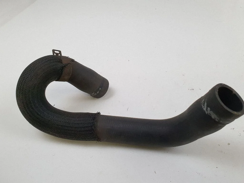 Engine coolant pipe/hose