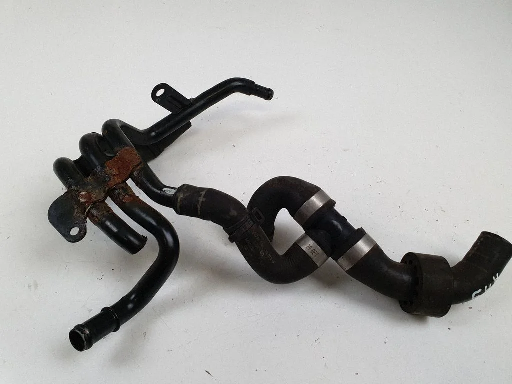 Engine coolant pipe/hose 04L122073B