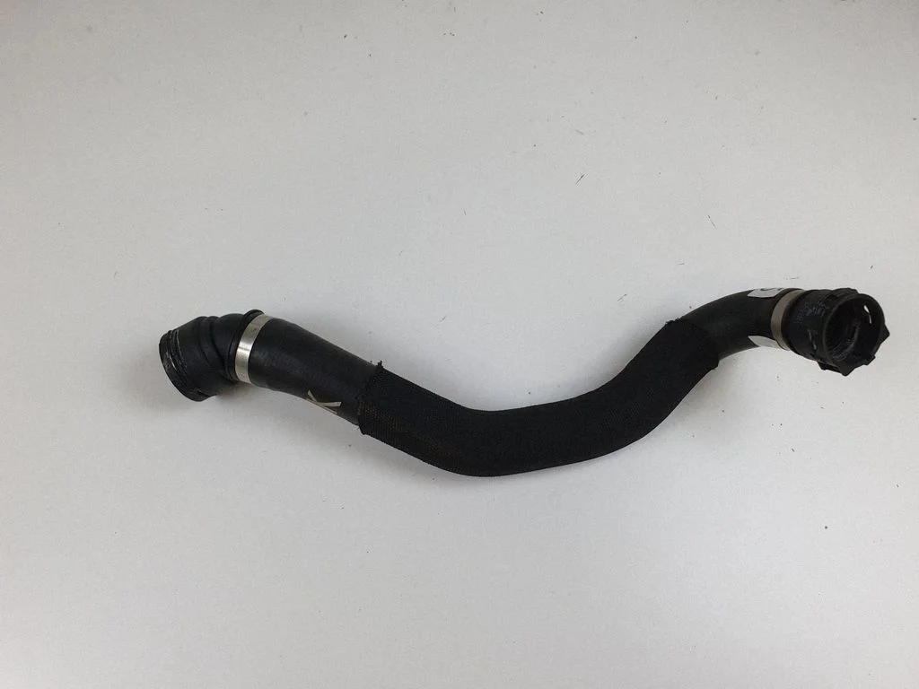 Engine coolant pipe/hose 8581029