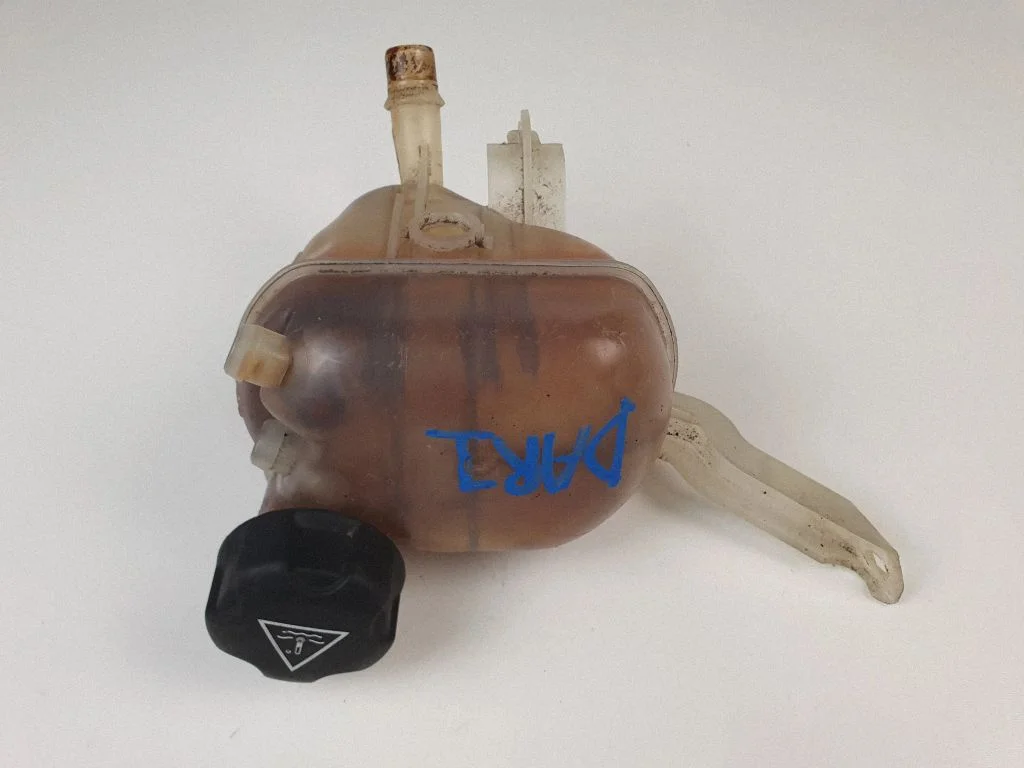 Coolant expansion tank/reservoir