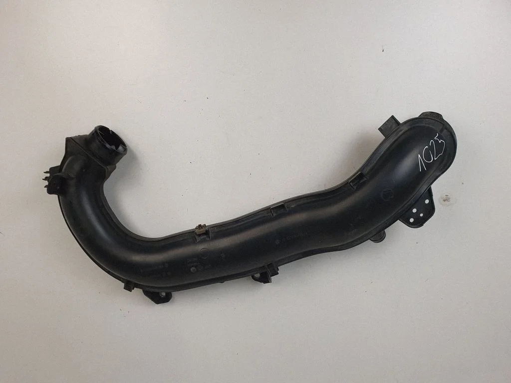 Intercooler hose/pipe AV619C623B
