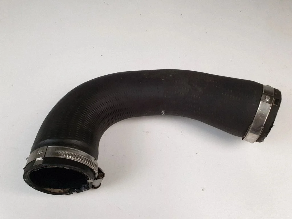 Intercooler hose/pipe 8R0145709H