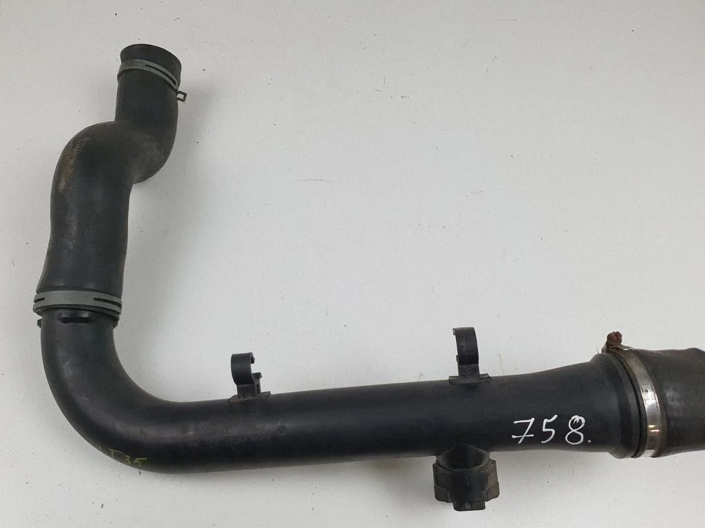 Vahejahuti voolik (-ud)/ toru (-d) – Volkswagen Polo III 6N 6N2 6NF (1995-2001)