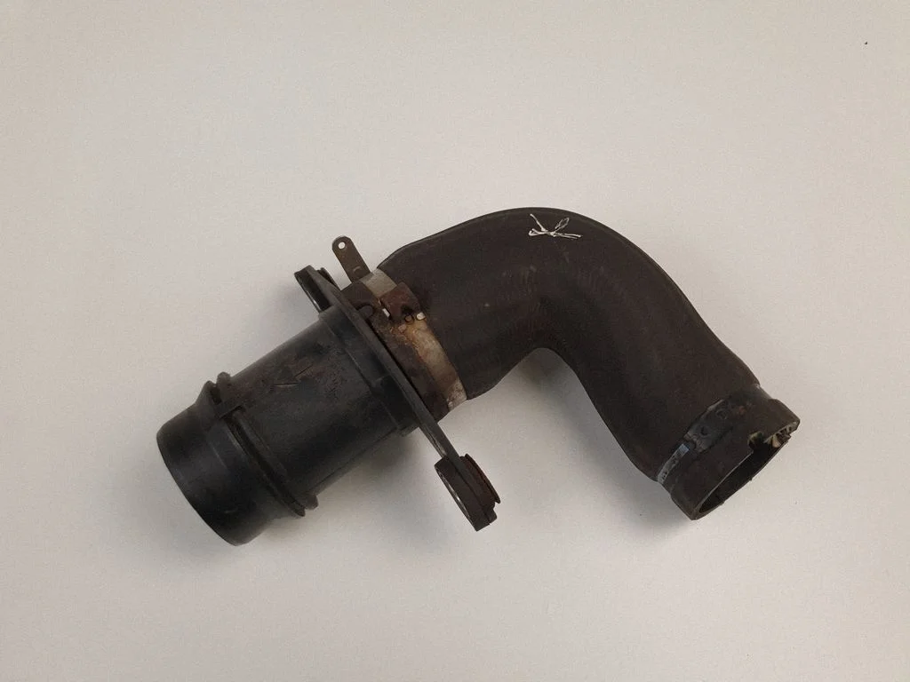 Intercooler hose/pipe – left