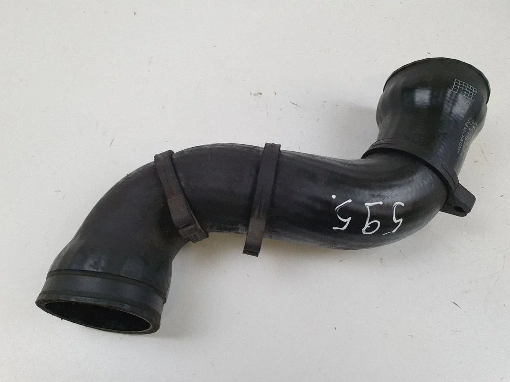 Vahejahuti voolik (-ud)/ toru (-d) 8L9145790A