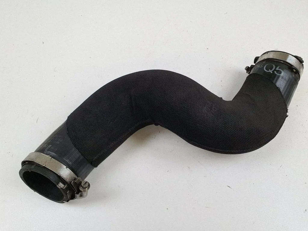 Intercooler hose/pipe 8R0145737H