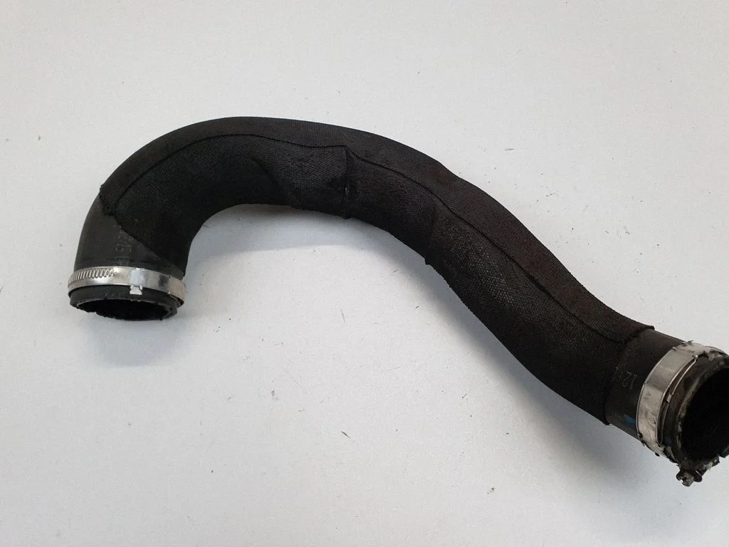 Vahejahuti voolik (-ud)/ toru (-d) 8K0145738AH