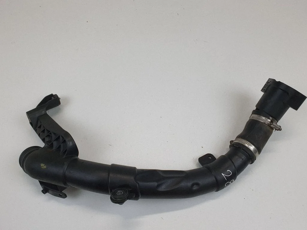 Vahejahuti voolik (-ud)/ toru (-d) – Audi Q3 8U (2011-2016)