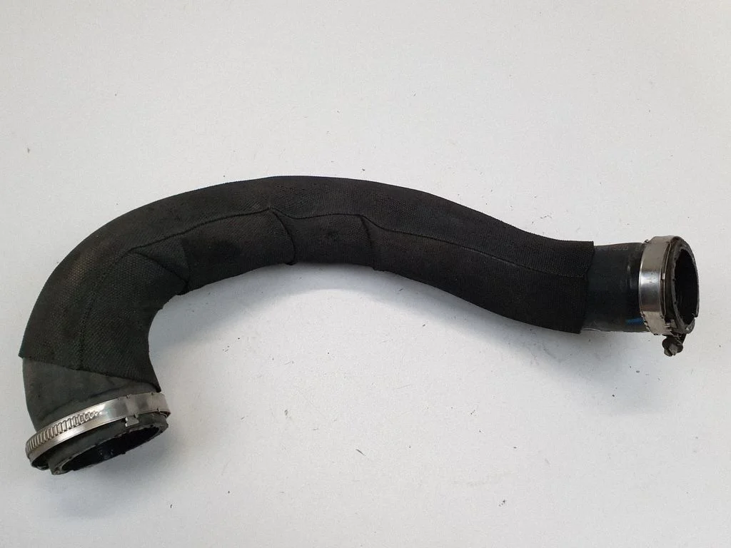 Vahejahuti voolik (-ud)/ toru (-d) 8K0145738