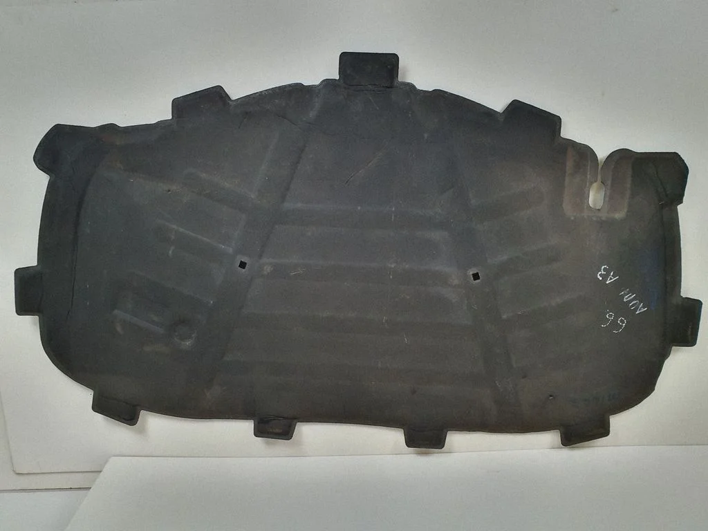 Dzinēja pārsegs (apdare)