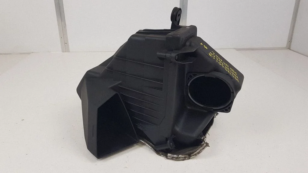 Air filter box – Volkswagen Phaeton (2002-2016)