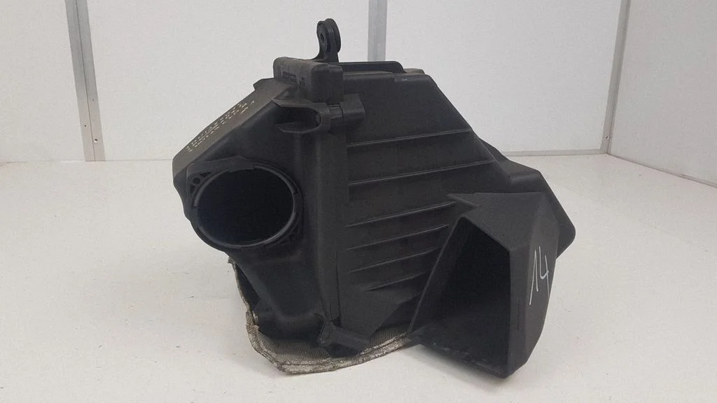Air filter box – Volkswagen Phaeton (2002-2016)