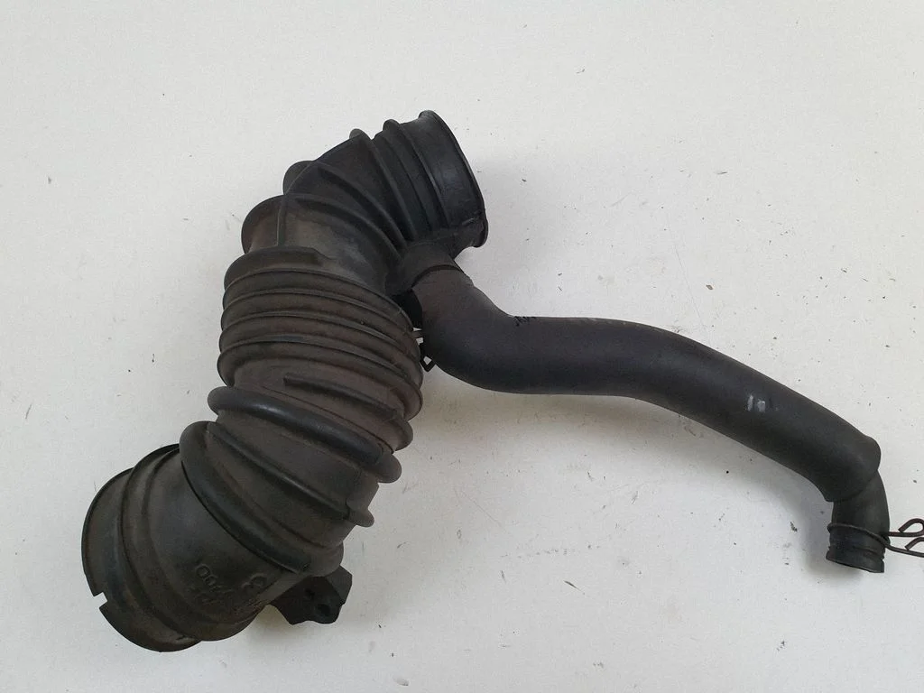 Air intake hose/pipe