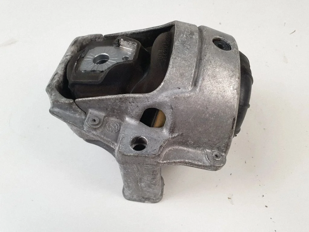 Engine mount bracket – right