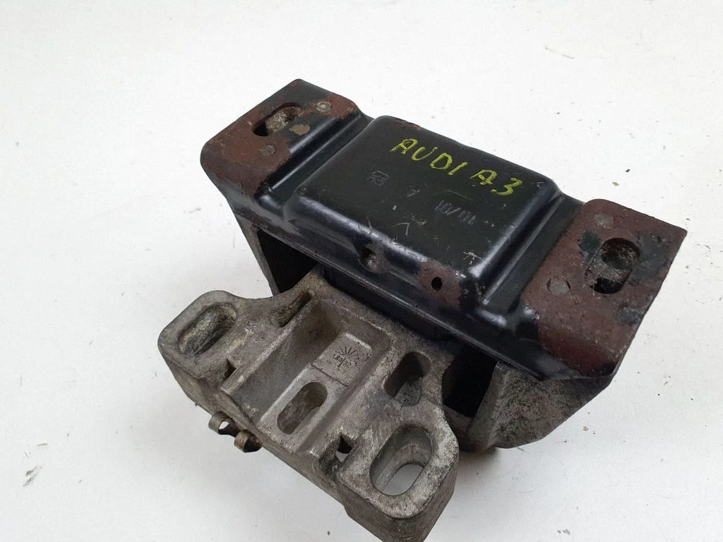 Engine mount bracket