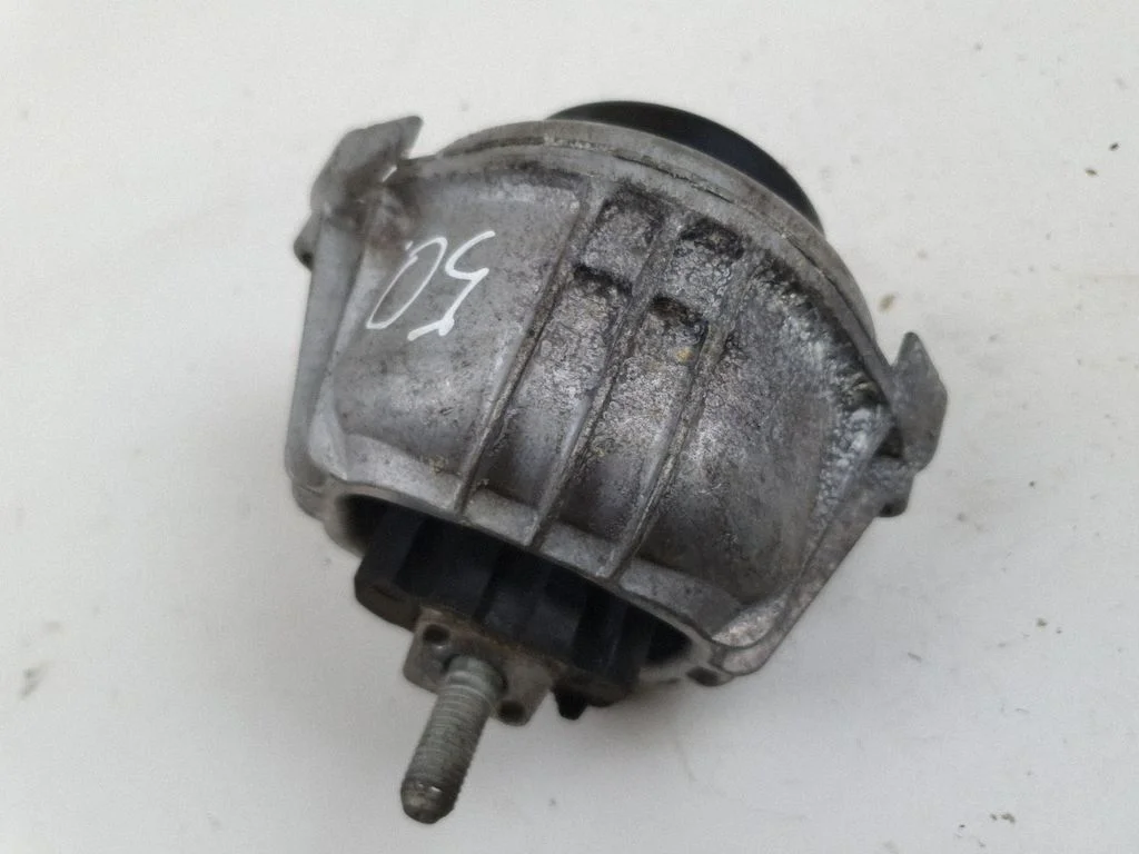Engine mount bracket
