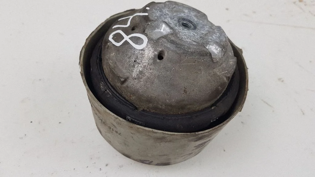 Engine mount bracket