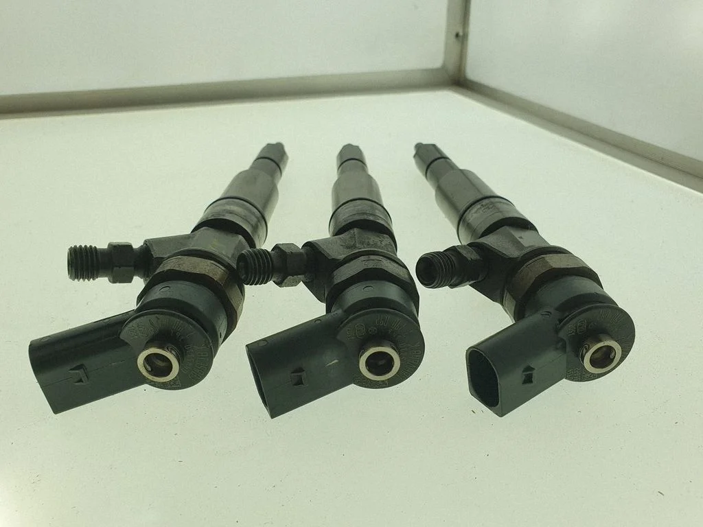 Fuel injector 7790092