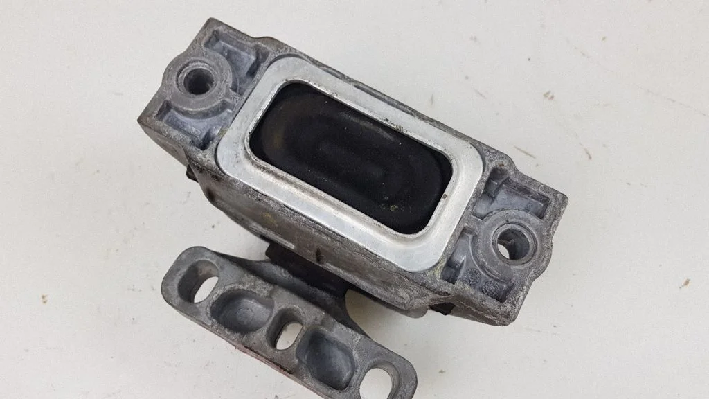 Engine mount bracket – right