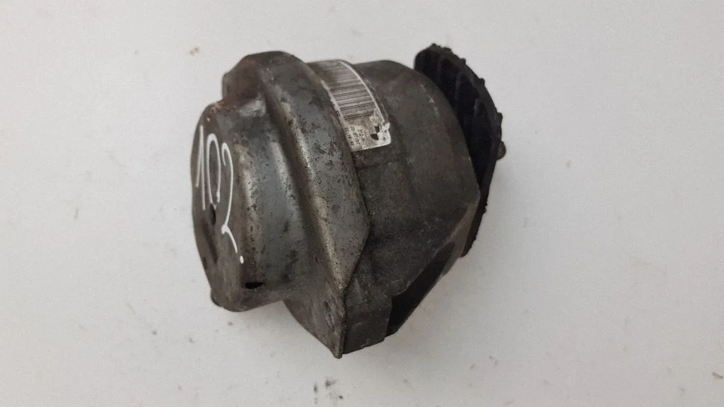Engine mount bracket