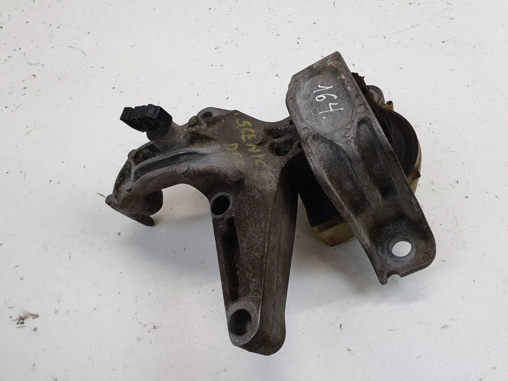 Engine mount bracket – Renault Scenic III - Grand scenic III (2009-2016)