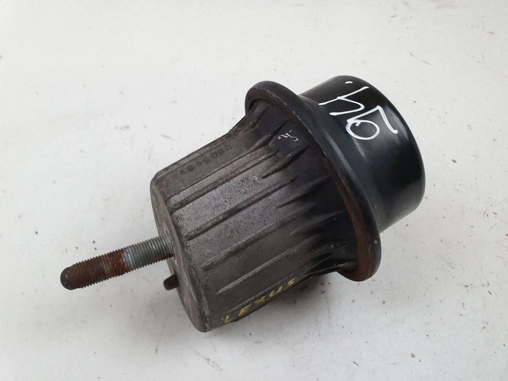 Engine mount bracket