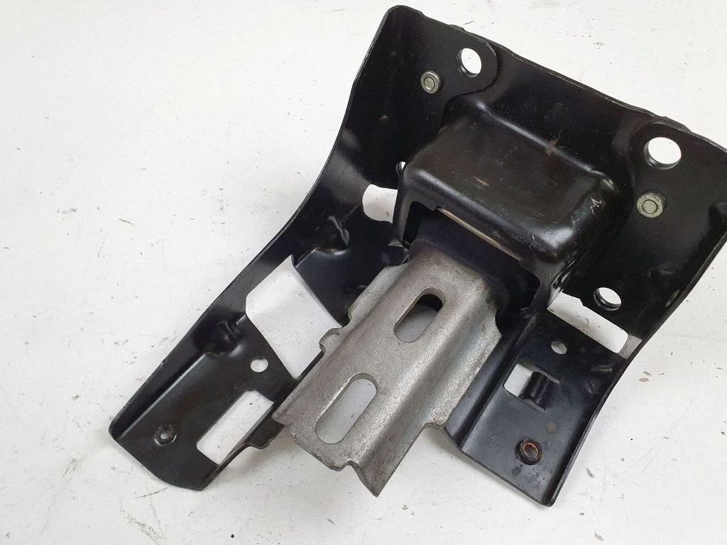 Dzinēja spilvens – Peugeot 208 I (2012-2019)