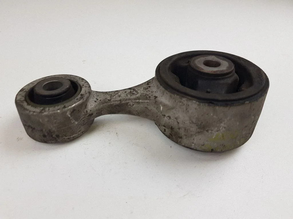 Engine mount bracket – Honda Civic (2006-2011)